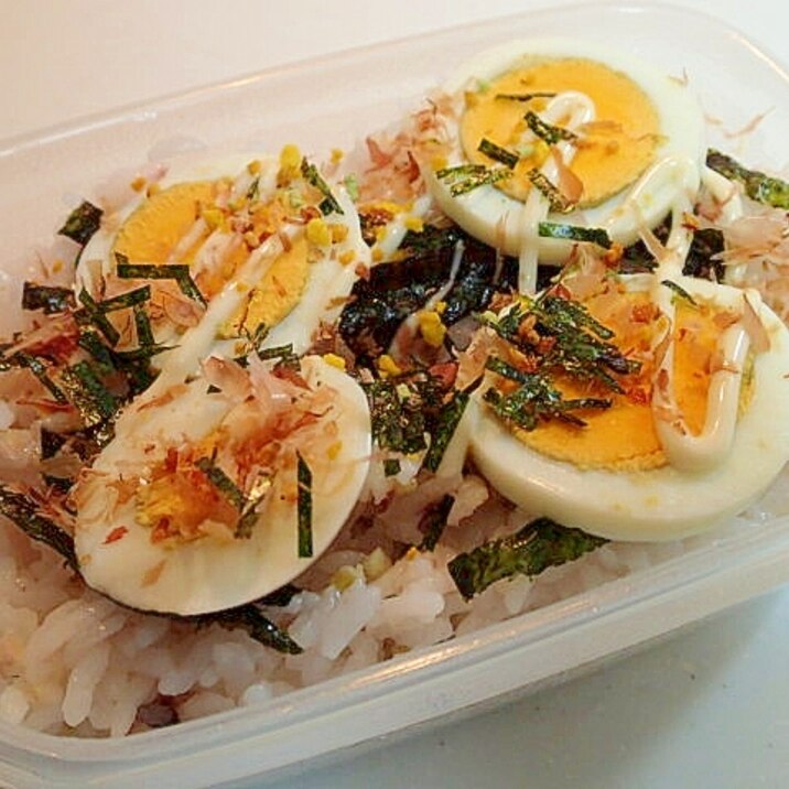 お弁当　のりたまマヨかけて・もみ海苔とゆで卵のご飯